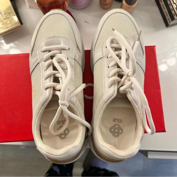 Excellent condition. Worn once traveling. - Picture 4 of 7